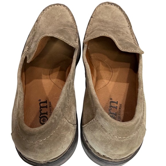 Born Hand Crafted Suede Loafer Shoes Mens 11 Taupe Opanka Moc Toe Quiet Luxury - Picture 8 of 14